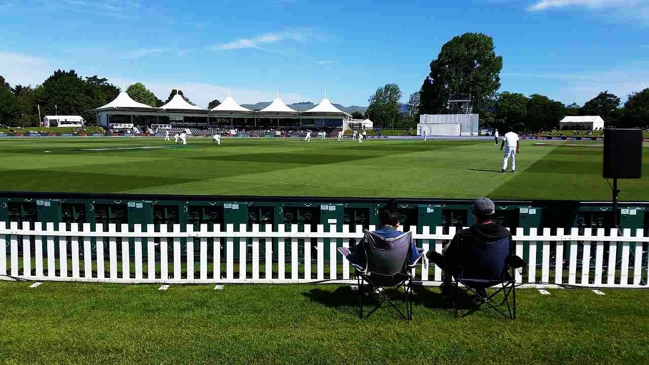 Esher Cricket Club Members Airport Taxi for County Championship Travel